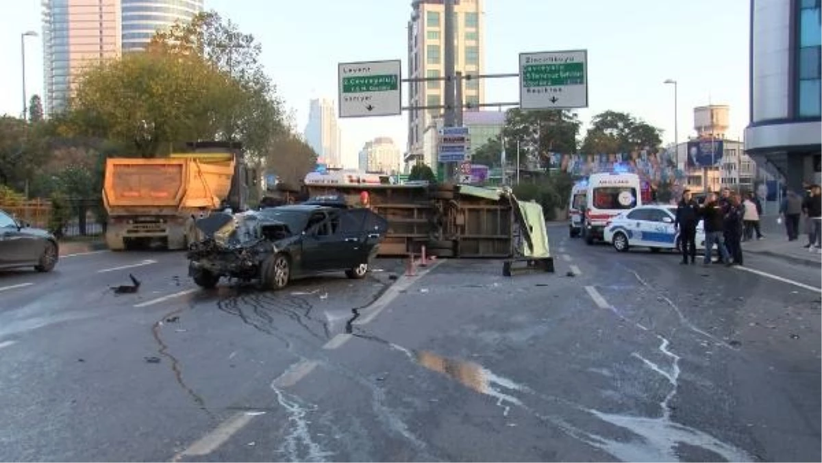 Beşiktaş\'ta alkollü sürücü minibüse çarptı: 4 yaralı
