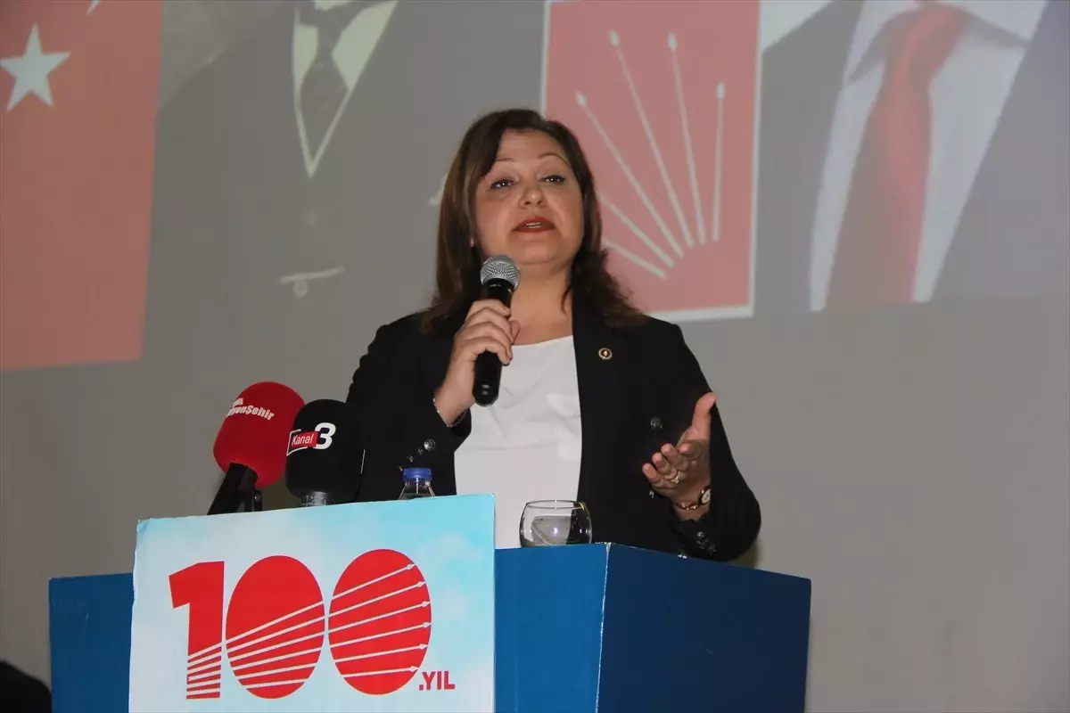 CHP Grup Başkanvekili Burcu Köksal: Şu anda Türkiye\'nin gündemi CHP\'nin iç meselesi olmamalıdır