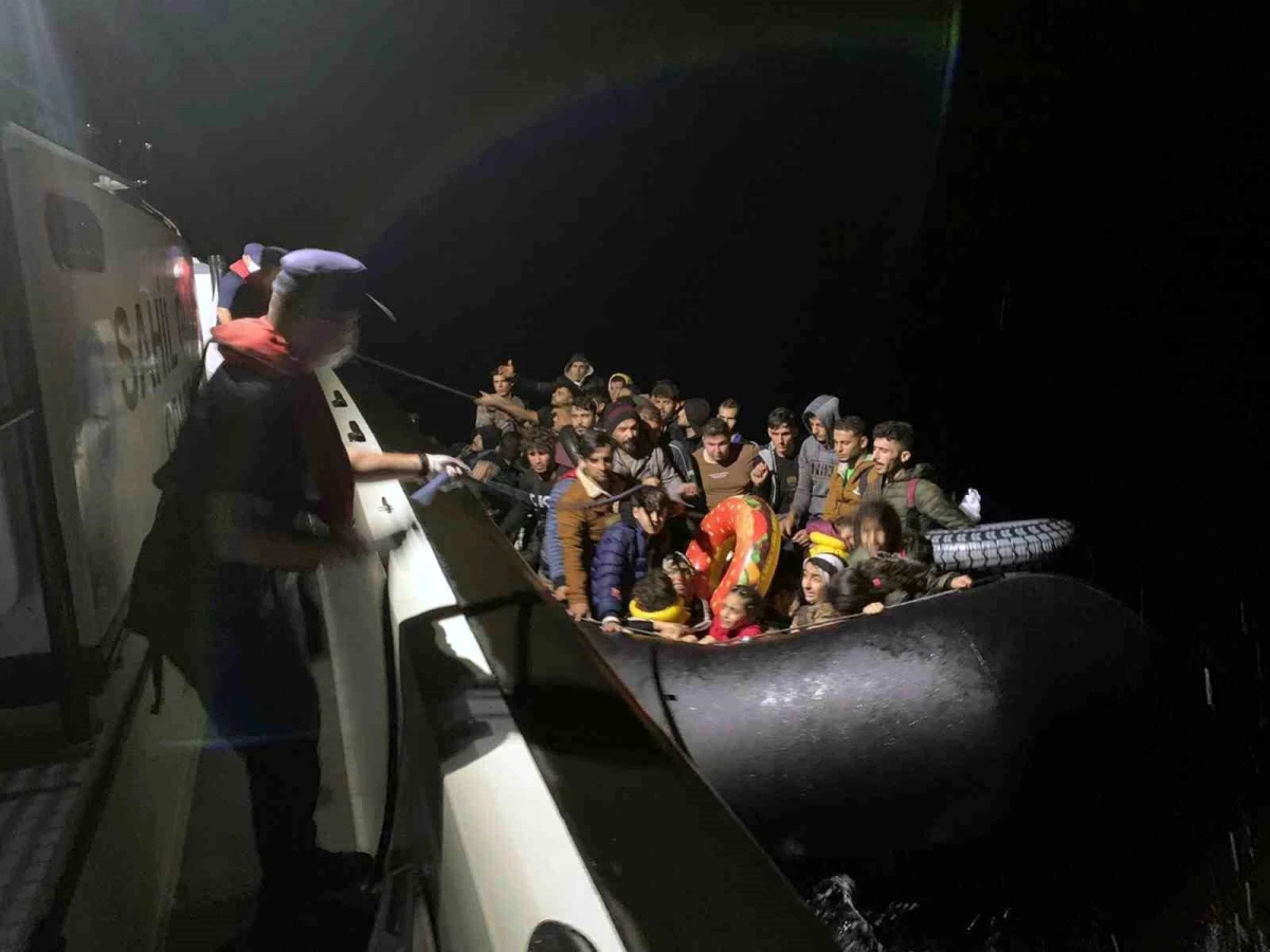 Muğla\'da Yunanistan Sahil Güvenliği Tarafından Geri İtildikten Sonra Kurtarılan 110 Düzensiz Göçmen