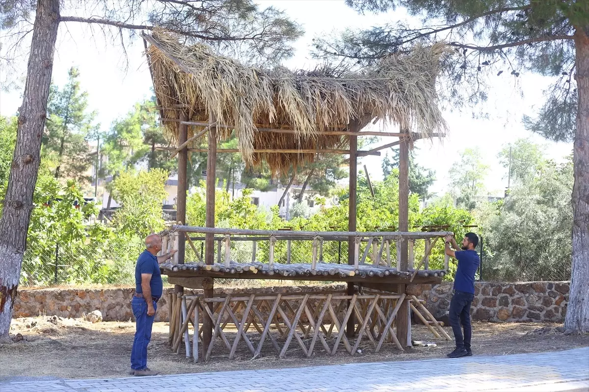 Kahramanmaraş\'ta Domuztepe Höyüğü\'ndeki kazılardan esinlenerek yapılan yapılar ziyaretçilere binlerce yıl öncesini gösterecek