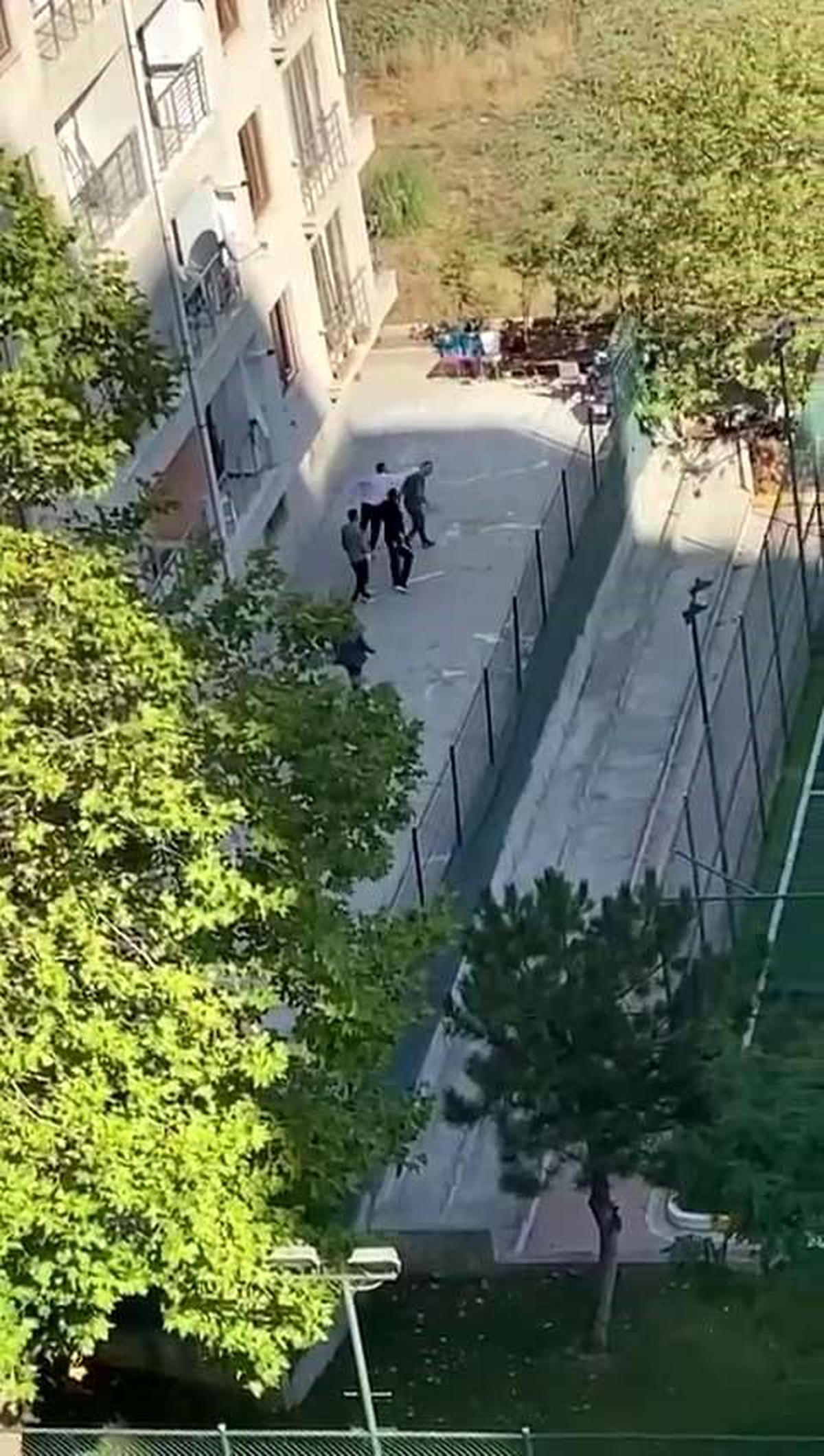 Esenyurt\'ta Site Yöneticisi ve Oğlu Saldırıya Uğradı