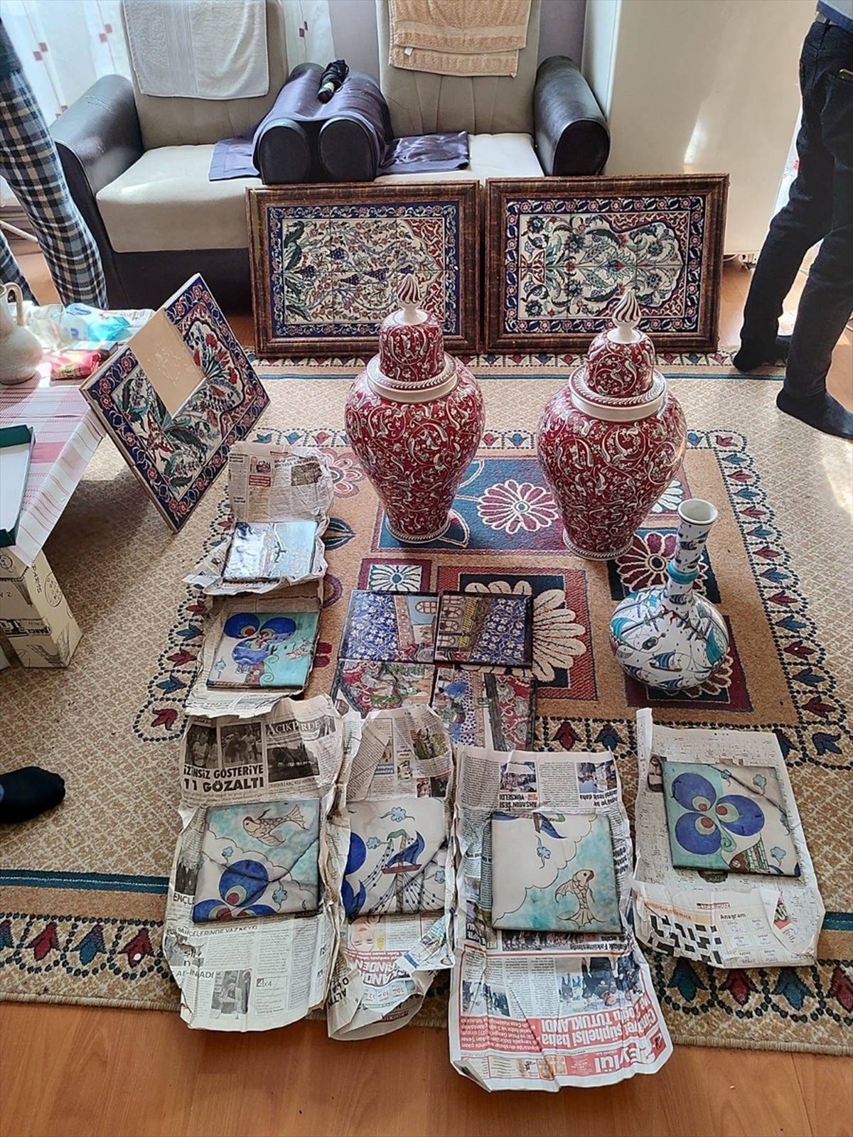 Eskişehir\'de Tarihi Eser Operasyonu: Değerli Eşyalar Bulundu