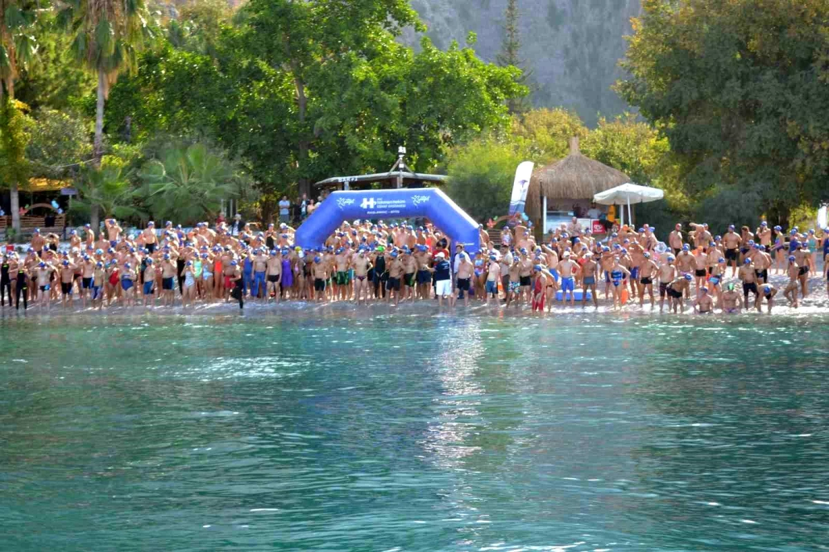 Fethiye\'de Uluslararası Spor Festivali kapsamında açık su yüzme yarışı düzenlendi