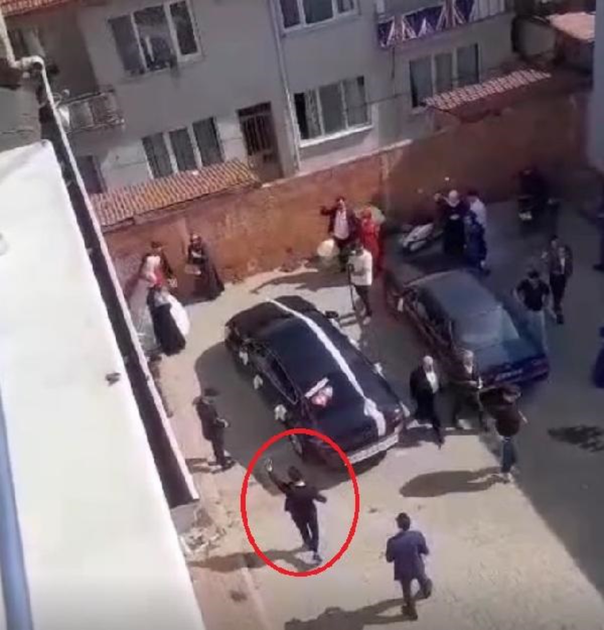 Bursa\'da Gelin Alma Merasiminde Kurusıkı Tabanca İle Ateş Açıldı