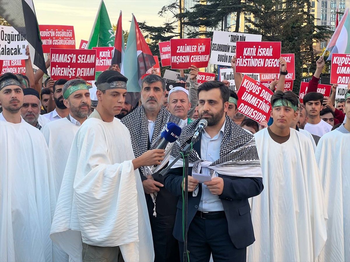 HÜDA PAR İstanbul İl Başkanlığı, İsrail\'e yapılan saldırıya destek eylemi düzenledi