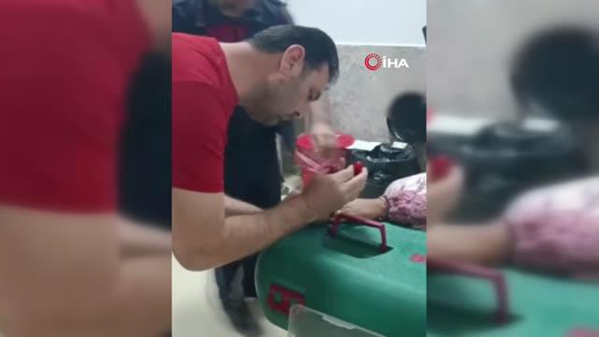Kadının parmağına sıkışan yüzük kesilerek çıkartıldı