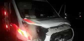 Sakarya'da Ambulans ile Otomobil Çarpıştı: 2 Kişi Ağır Yaralandı