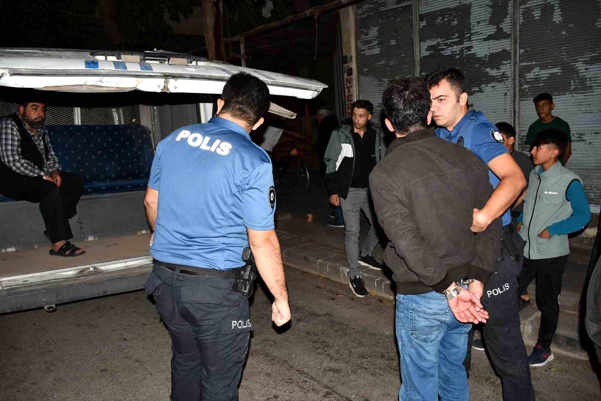 Şanlıurfa\'da taşlı sopalı kavga: 1\'i ağır 3 yaralı