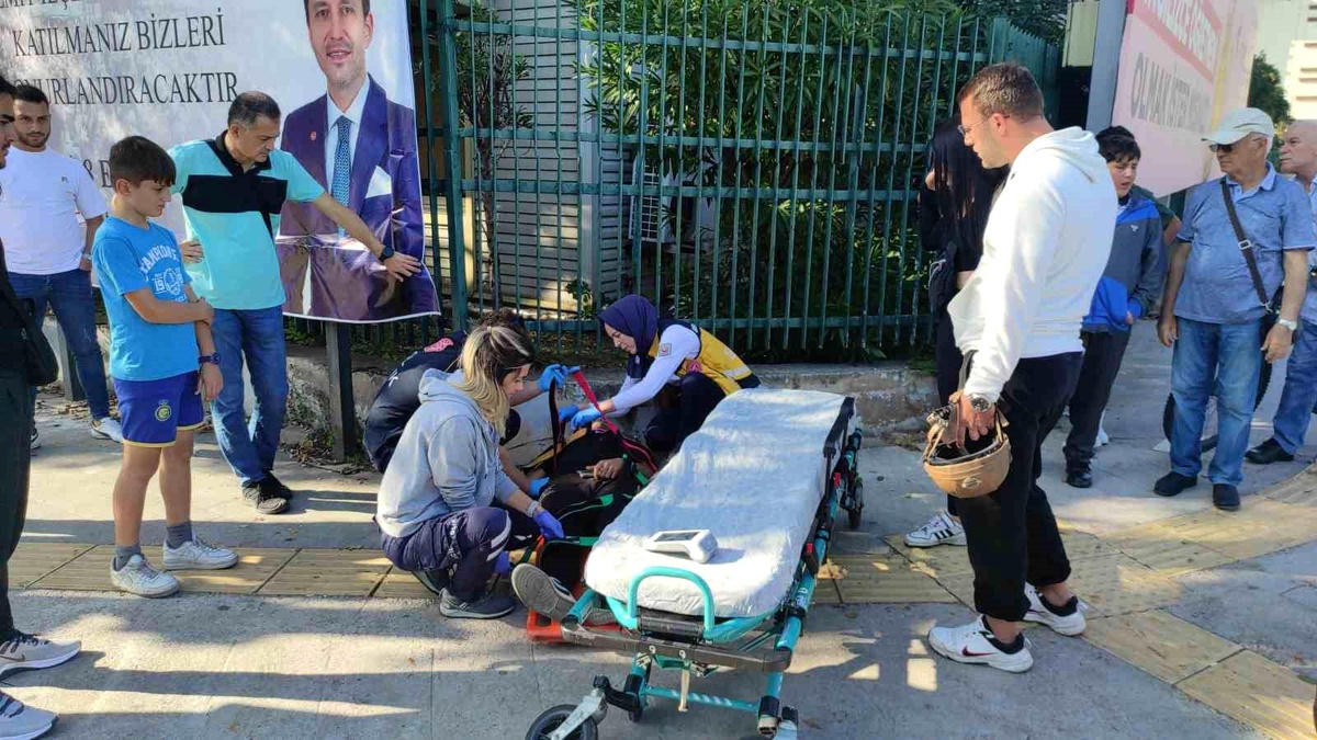 İzmit\'te motosikletli kurye ile taksi çarpıştı, kurye yaralandı