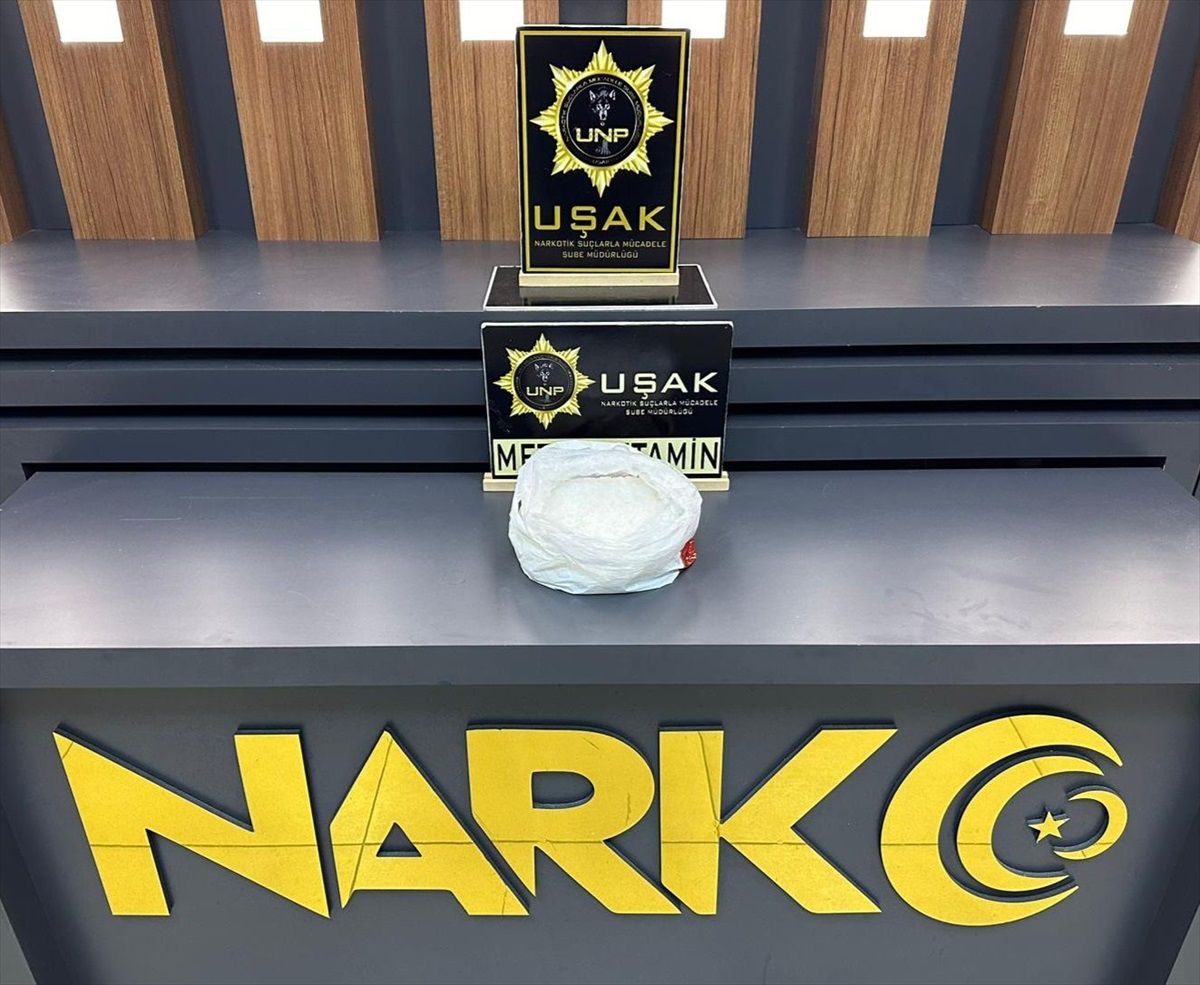 Uşak\'ta Otomobilde 1 Kilogram Sentetik Uyuşturucu Bulundu