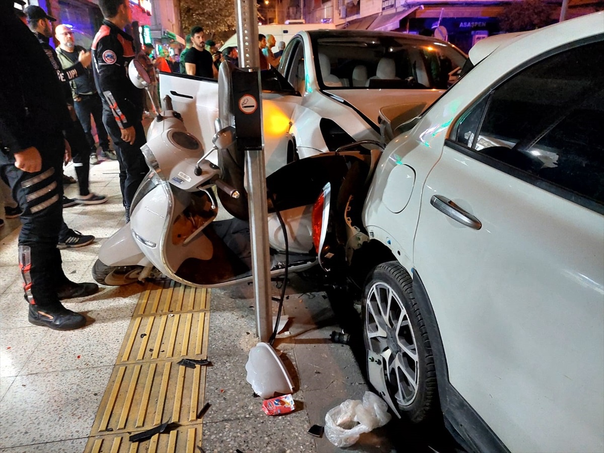 Yalova\'da biri polise ait 6 aracın karıştığı kazada 2\'si polis 4 kişi yaralandı
