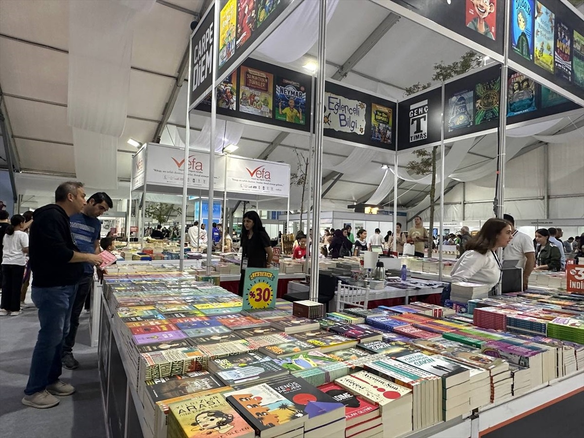 Kocaeli Kitap Fuarı\'na Yoğun İlgi