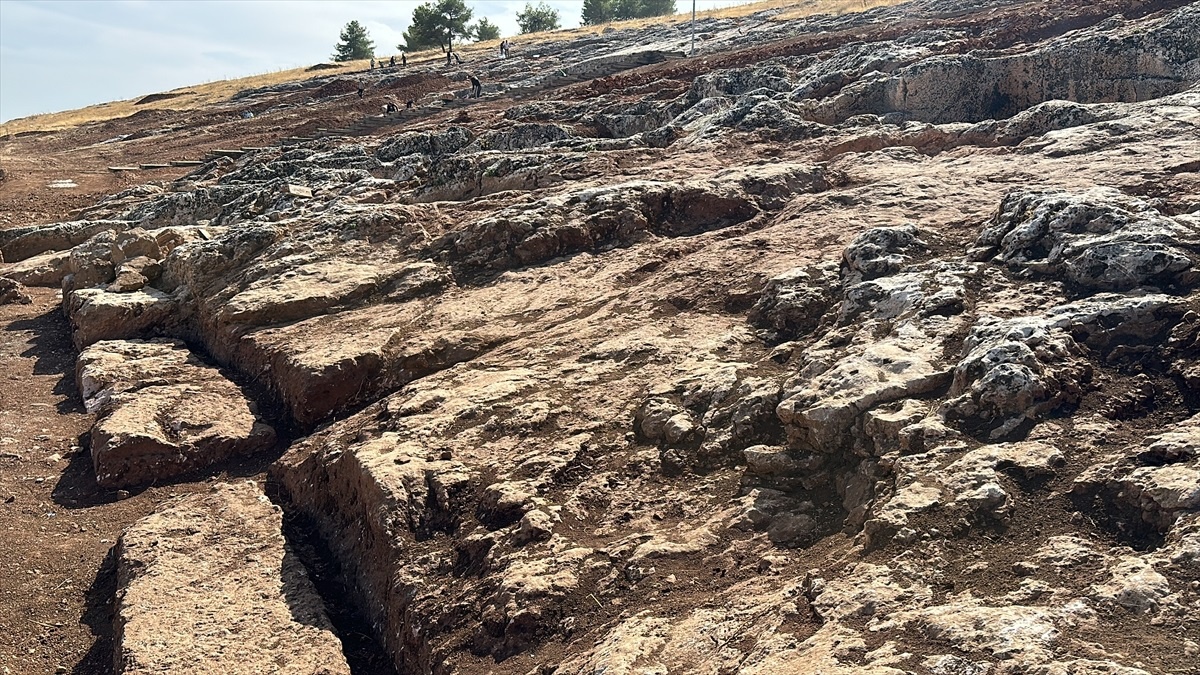 Adıyaman\'da Perre Antik Kenti\'nde 18 Bireye Ait Oda Mezar Bulundu