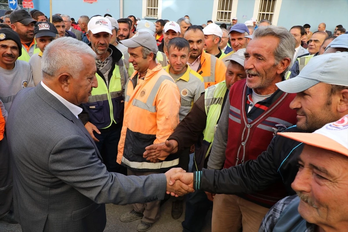 Afyonkarahisar Belediyesi İşçilere Seyyanen Zam Yaptı