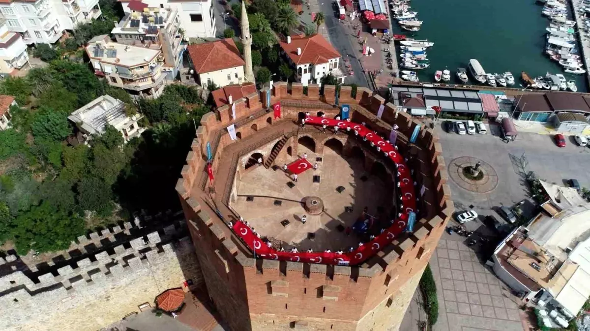 ALKÜ Öğrencileri Türk Bayrağı Şöleniyle Bisiklet Turuna Damga Vurdu