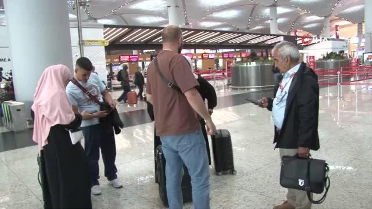 İsrail\'e giden Türkler İstanbul Havalimanı\'nda yaşadıklarını anlattı