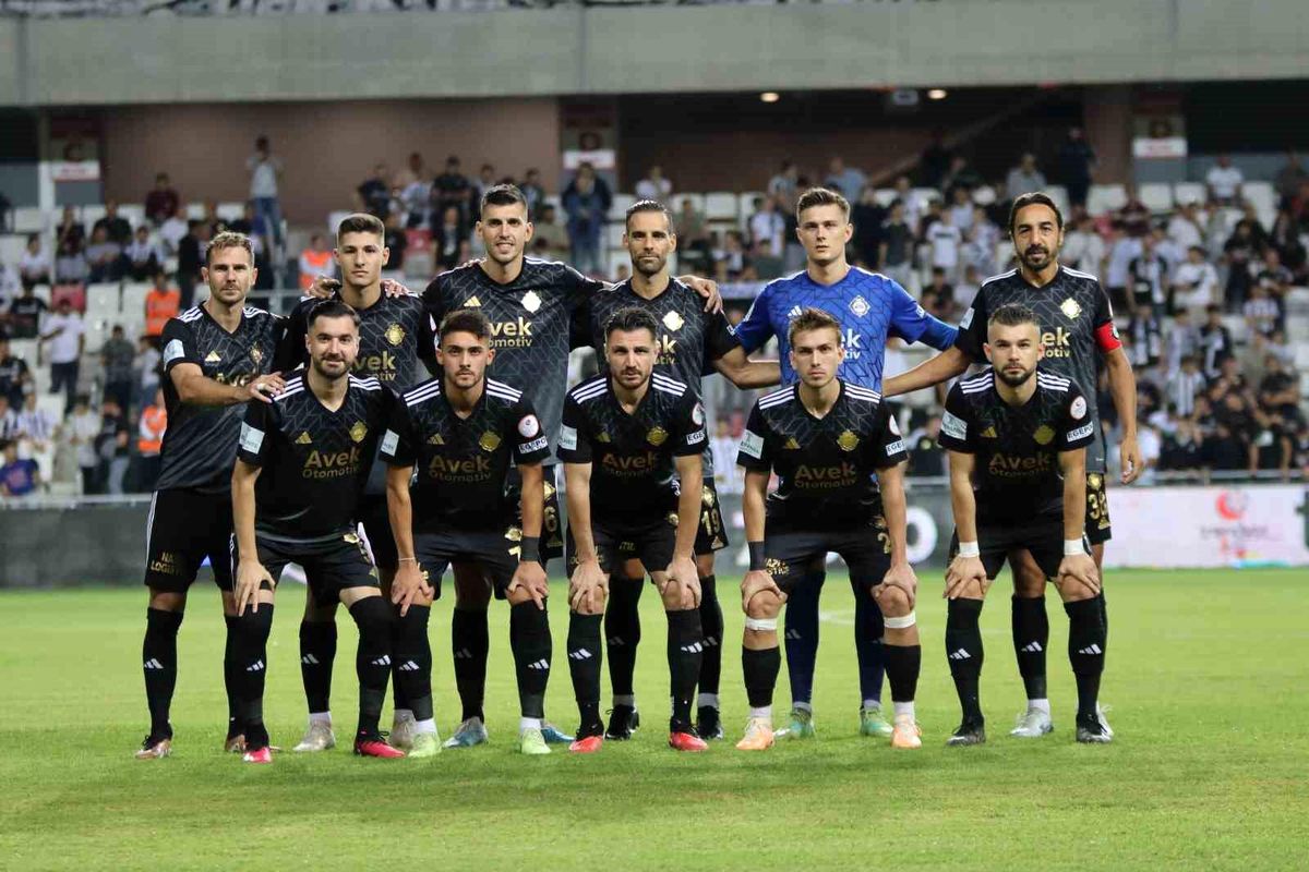 Altay, Ümraniyespor\'a 3-0 kaybederek son sıraya geriledi