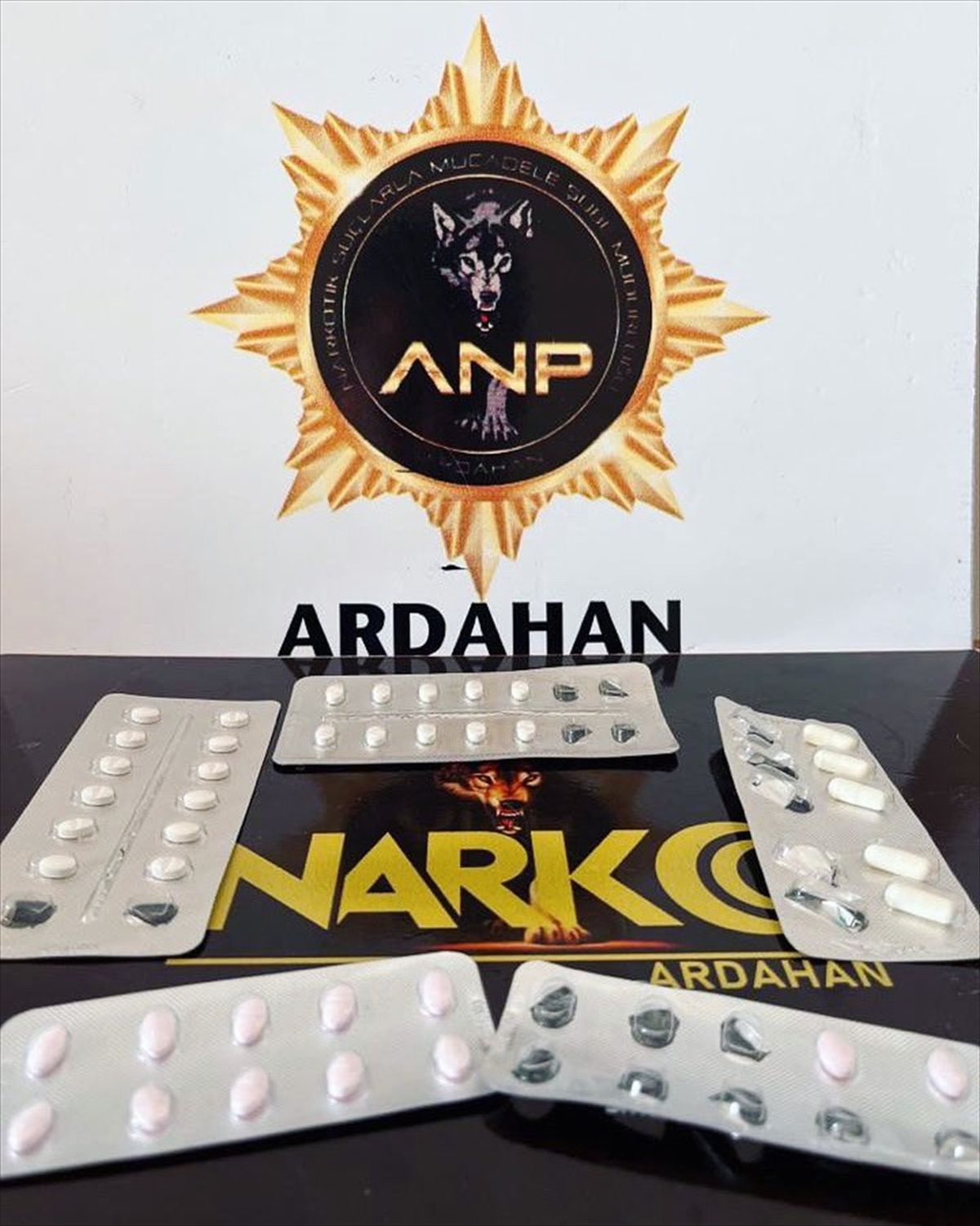 Ardahan\'da Otobüs Terminalinde Uyuşturucu Operasyonu: 2 Gözaltı