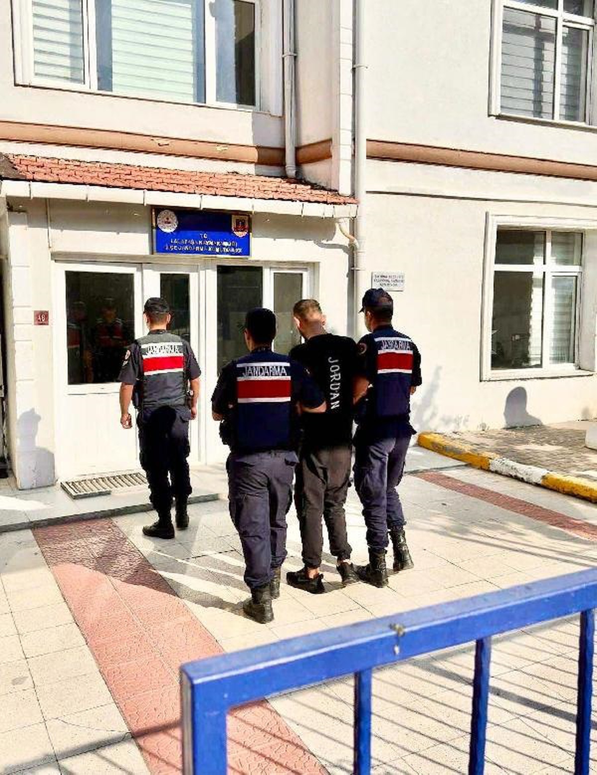 Edirne\'de Kendisini Askeri Personel Tanıtan Dolandırıcı Tutuklandı