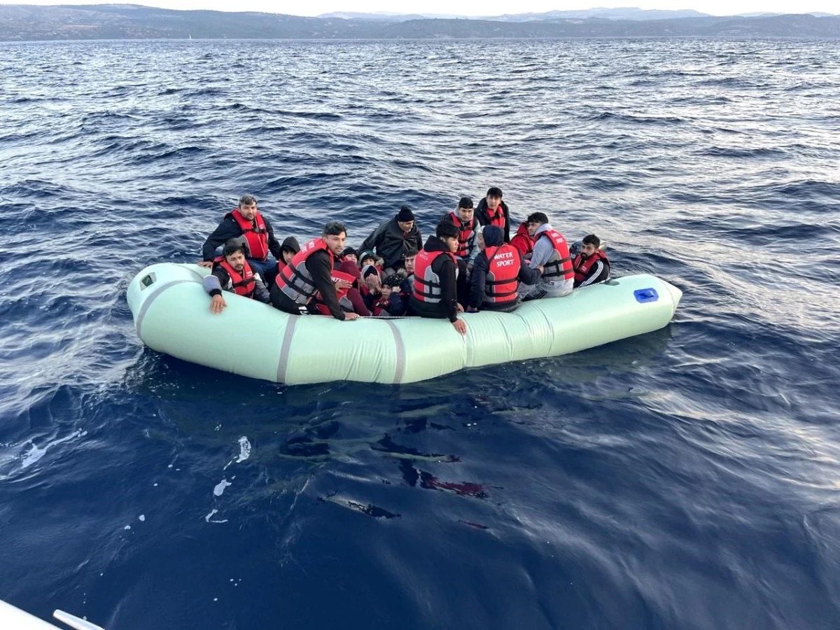 Çanakkale\'de Sahil Güvenlik ekipleri 25 kaçak göçmeni yakaladı
