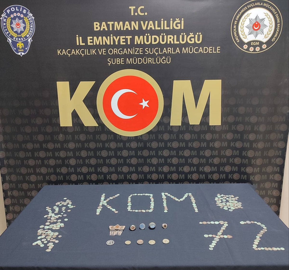 Batman\'da Tarihi Eser Niteliğinde Takı, Para ve Sikke Ele Geçirildi