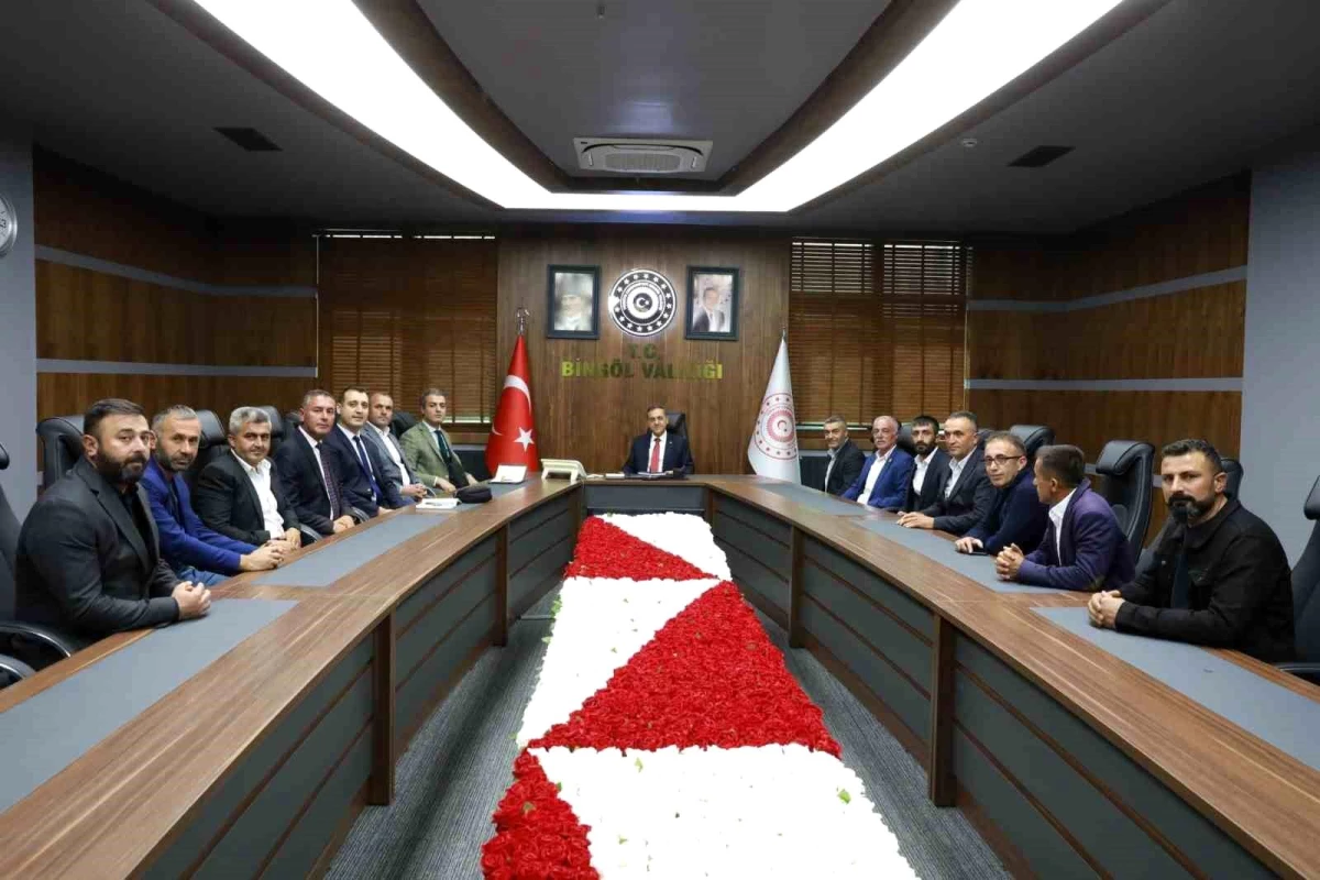 Bingöl Valisi Ahmet Hamdi Usta, Yedisu ilçe muhtarlarıyla bir araya geldi