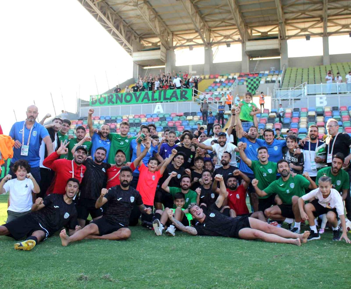 Bornova 1877, TFF 3. Lig 3. Grup\'ta zirve takibini sürdürüyor
