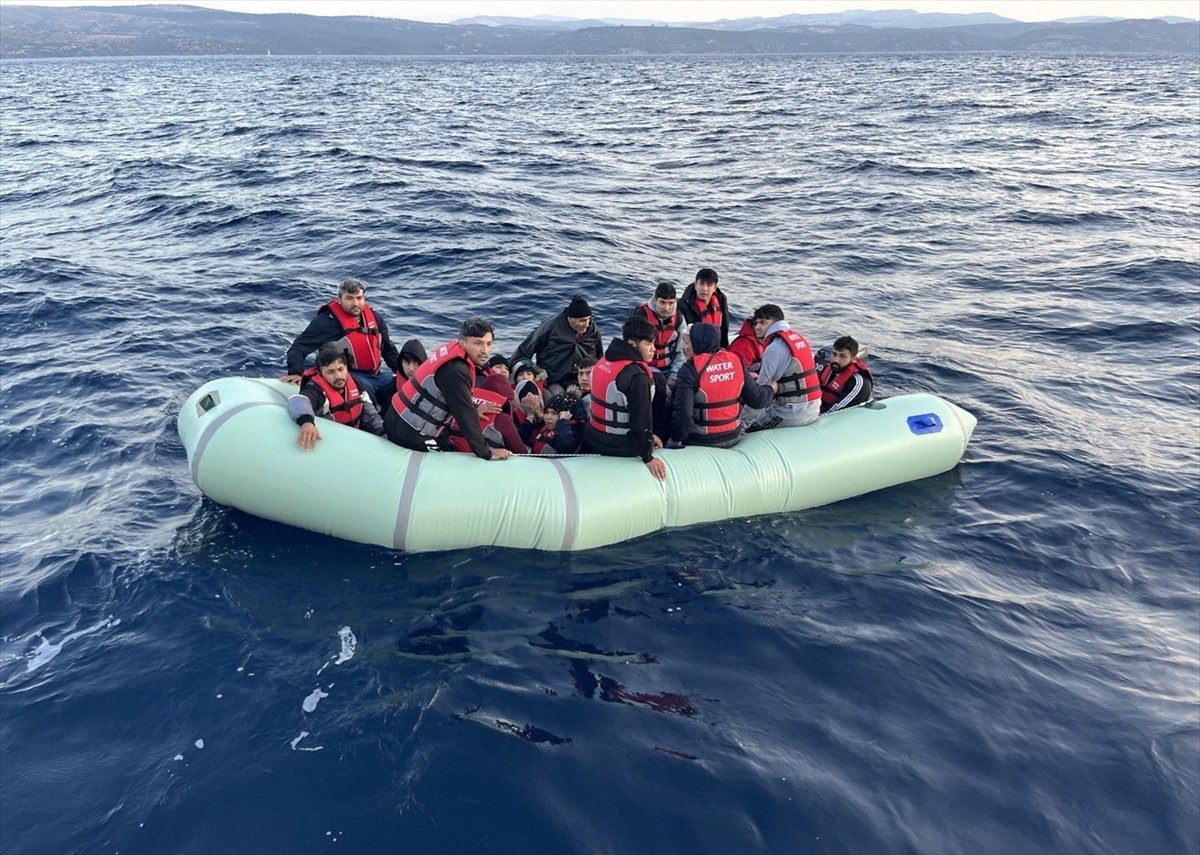 Ayvacık\'ta 25 Afganistan uyruklu düzensiz göçmen yakalandı
