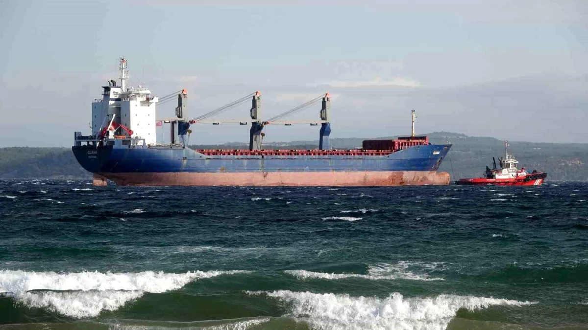 Çanakkale Boğazı\'nda Panama bayraklı gemi makine arızası yaptı