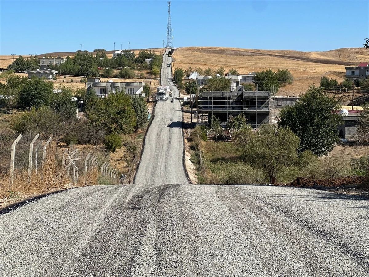 Diyarbakır Büyükşehir Belediyesi Kırsal Mahalle Yollarını Güvenli Hale Getiriyor