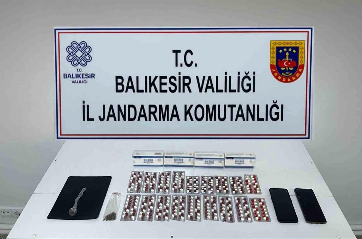 Edremit\'te yapılan operasyonda 252 adet uyuşturucu hap ele geçirildi