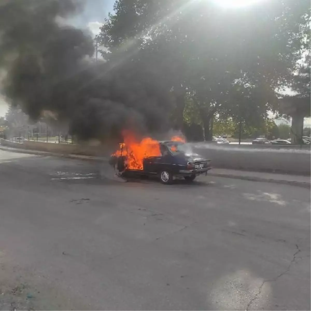 Elazığ'da Otomobil Motorundan Alev Aldı