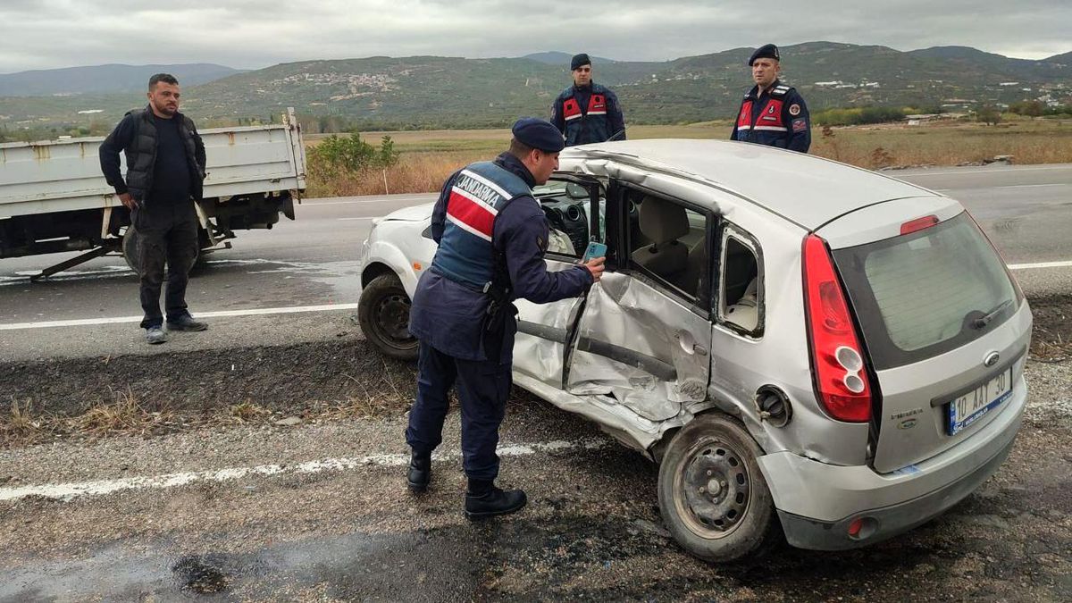 Erdek\'te Trafik Kazası: Otomobil Sürücüsü Yaralandı