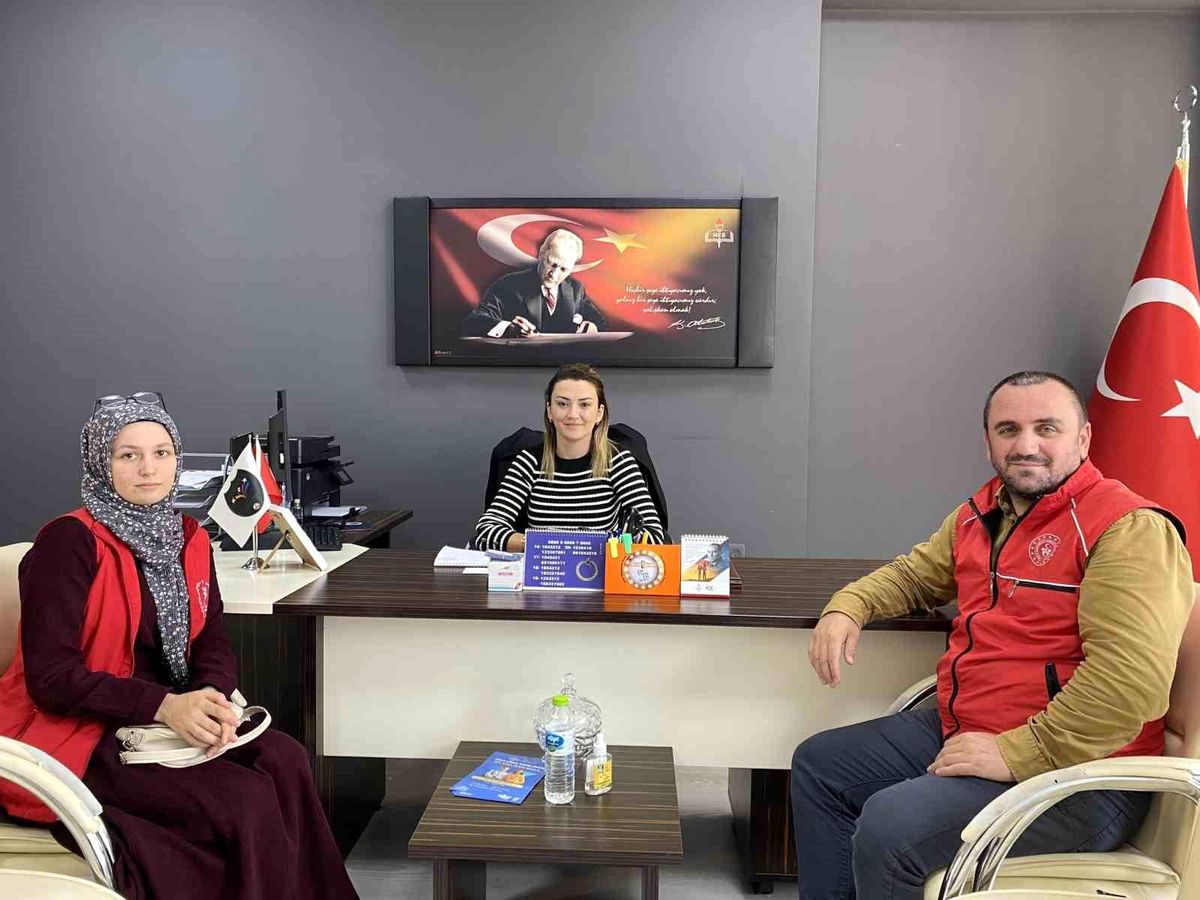 Düzce\'de Kalıcı Konutlar Gençlik Merkezi, Okul Yöneticileri ile Toplantılara Başladı