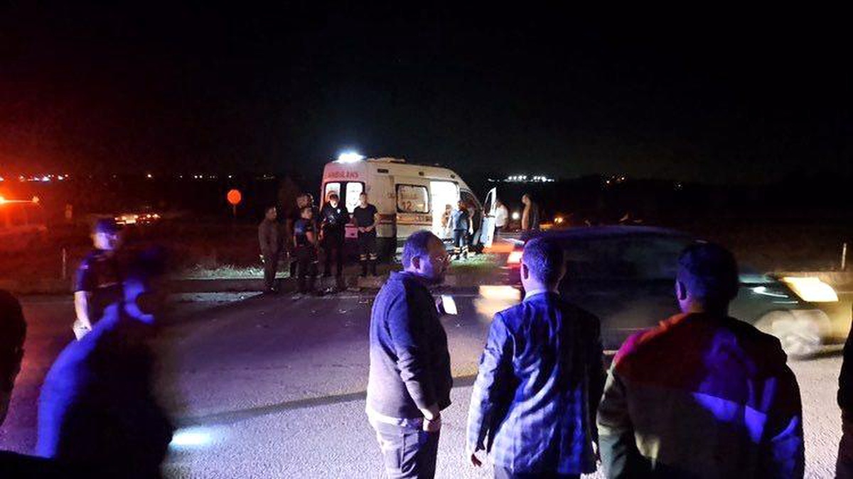 Sakarya\'da Ambulans ile Otomobil Çarpıştı: 2 Yaralı