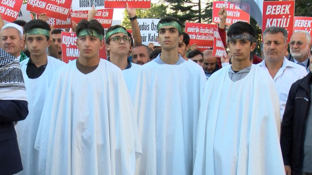 HÜDA PAR'lılar İsrail Başkonsolosluğu önünde kefen giyerek eylem yaptı