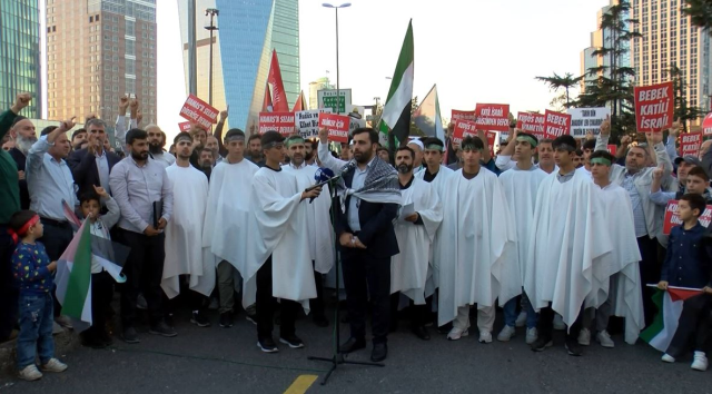 HÜDA PAR'lılar İsrail Başkonsolosluğu önünde kefen giyerek eylem yaptı