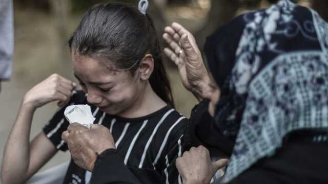 İsrail'in Gazze saldırılarında ailesini kaybeden küçük kızın gözyaşı dinmiyor İsrail'in Gazze saldırılarında ailesini kaybeden küçük kızın gözyaşı dinmiyor