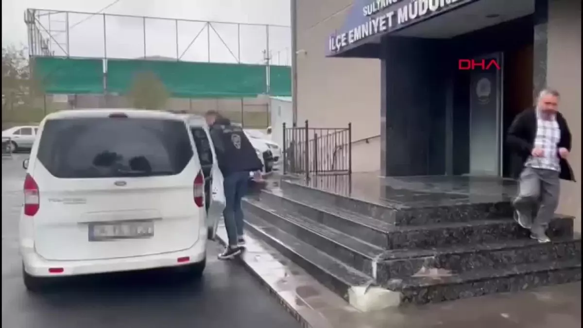 Sultangazi\'de Düğün Konvoyunda Silahla Havaya Ateş Eden Şüpheli Gözaltına Alındı