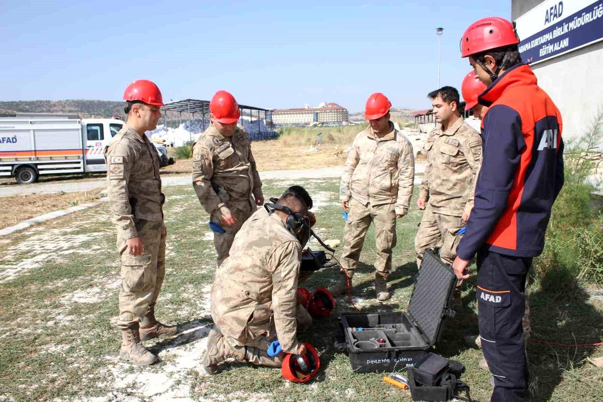 Afyonkarahisar\'da Jandarma Personellerine Arama Kurtarma Eğitimi Verildi