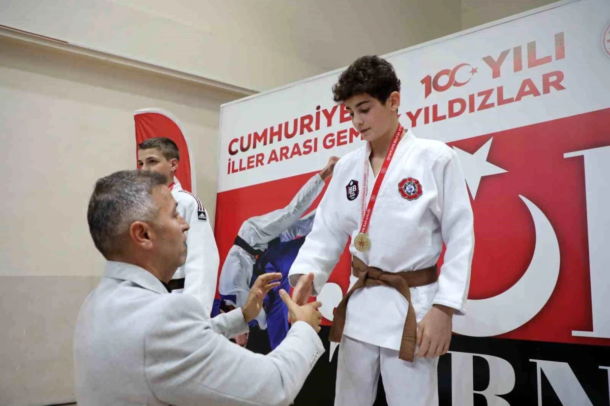 Gemlik, Cumhuriyet\'in 100. yılı iller arası yıldızlar judo turnuvasına ev sahipliği yaptı