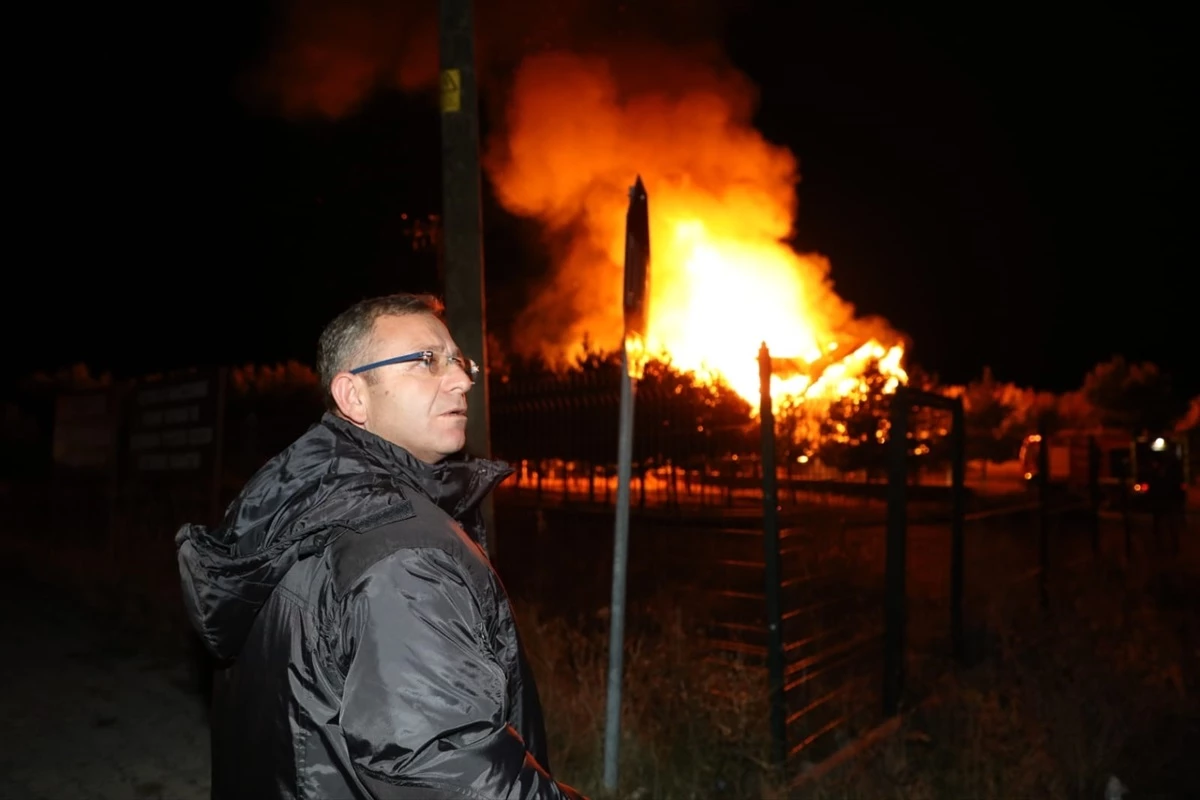 Kars\'ın Arpaçay ilçesindeki Kütük Ev\'de yangın tekrar başladı