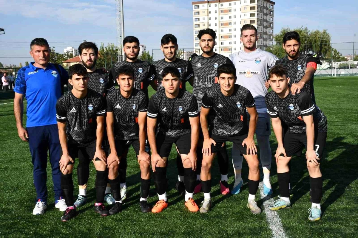 Kayseri Atletikspor, Kayserigücü FK\'yı 2-0 mağlup etti