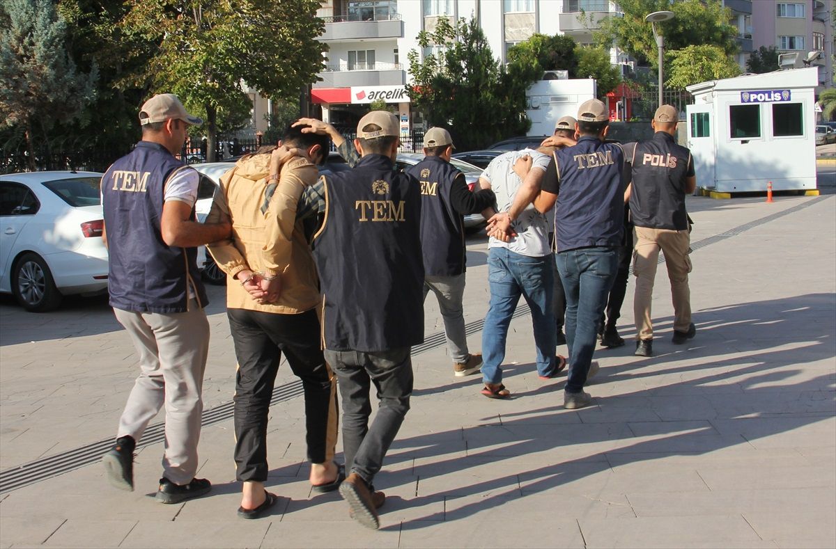 Kilis\'te DEAŞ ve PKK/YPG operasyonunda 3 zanlı tutuklandı