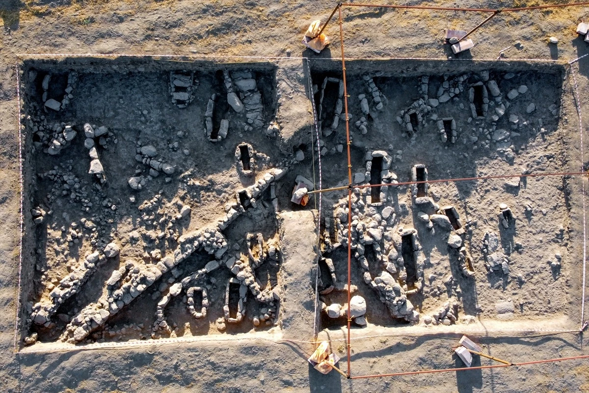 Konya\'da Demir Çağı\'na ait dokuma atölyesi ve hayvan besleme bölümü kalıntıları bulundu