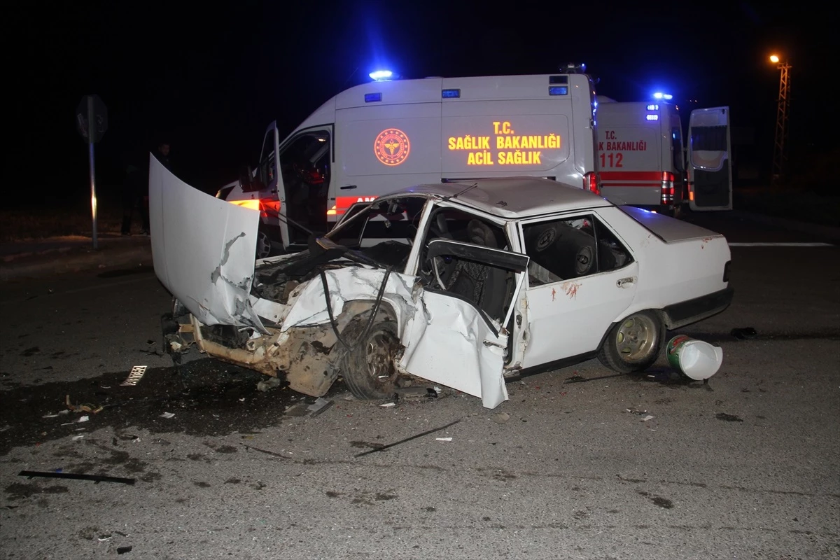 Konya\'da kavşakta kaza: 8 kişi yaralandı