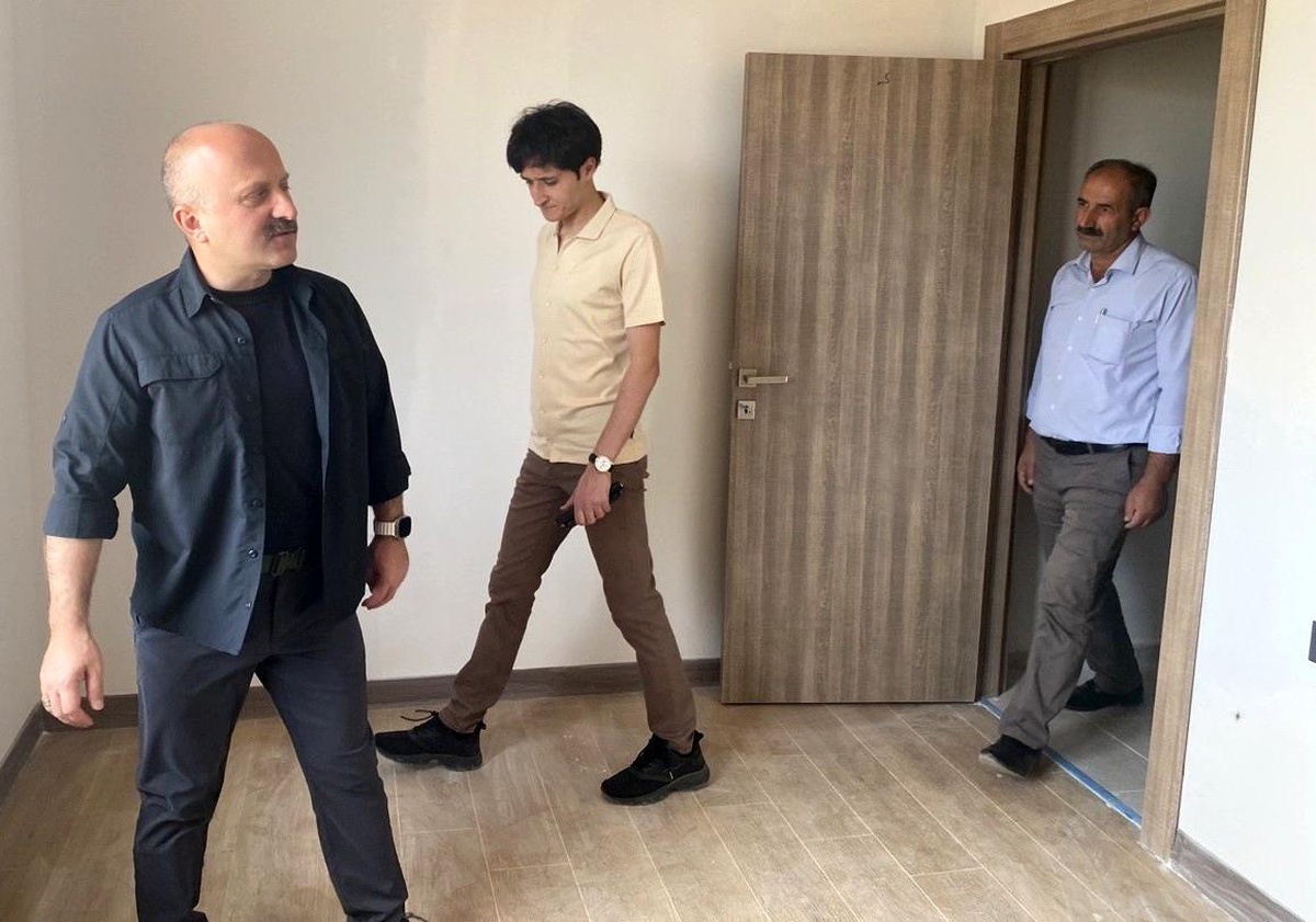 Depremin etkisiyle yapımı tamamlanan köy evleri teslim edilecek