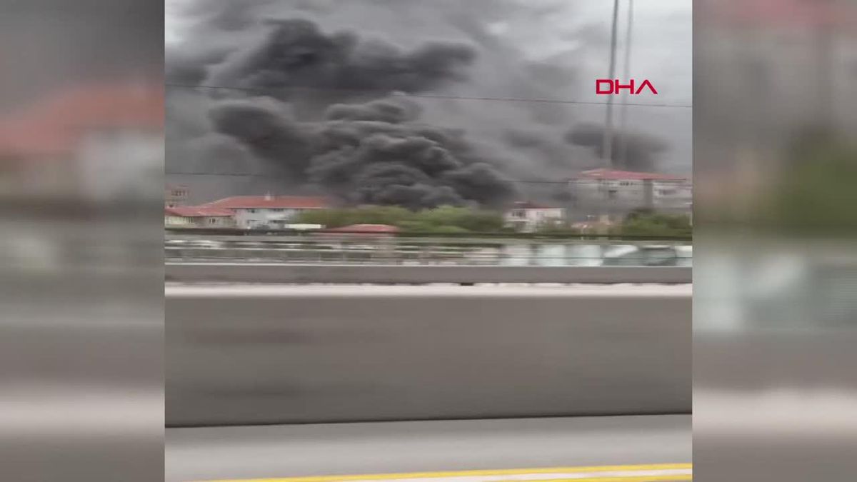 KÜÇÜKÇEKMECE'DE İŞ YERİ YANGINI-1