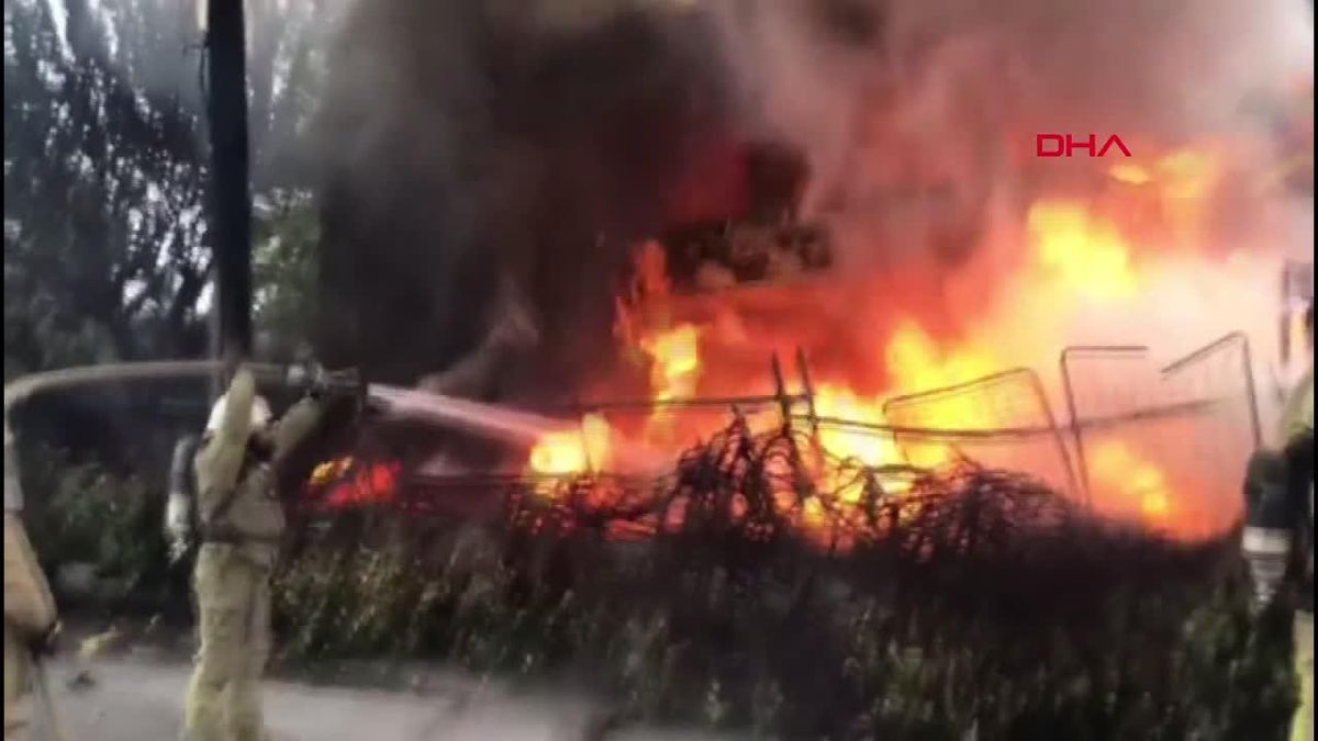 Küçükçekmece'de iş yeri yangını-1