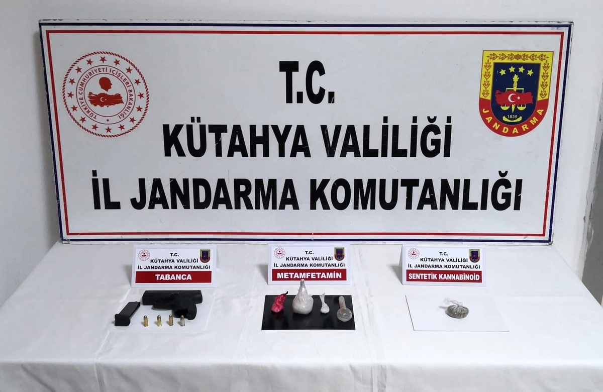 Kütahya\'da Durdurulan Araçta Uyuşturucu Madde Ele Geçirildi